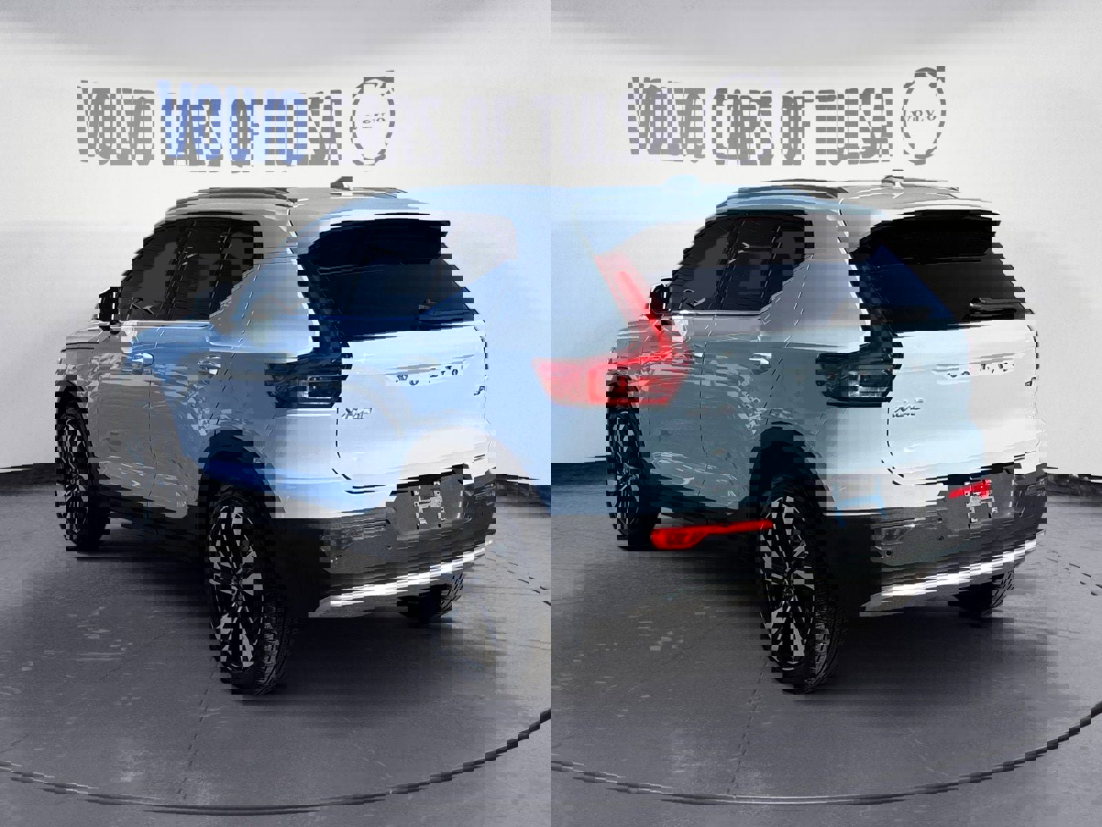 New 2025 Volvo XC40 B5 Ultra w/ Protection Package image 3