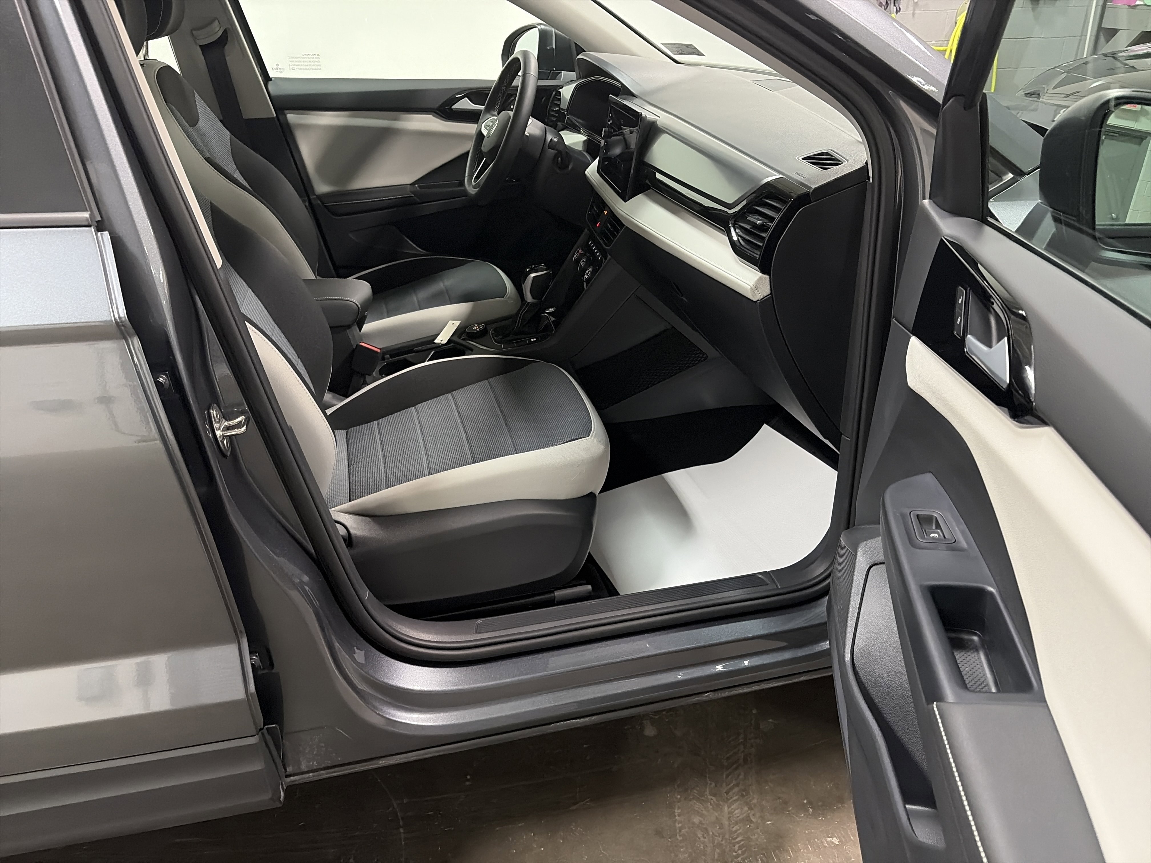 Certified 2025 Volkswagen Taos S image 29