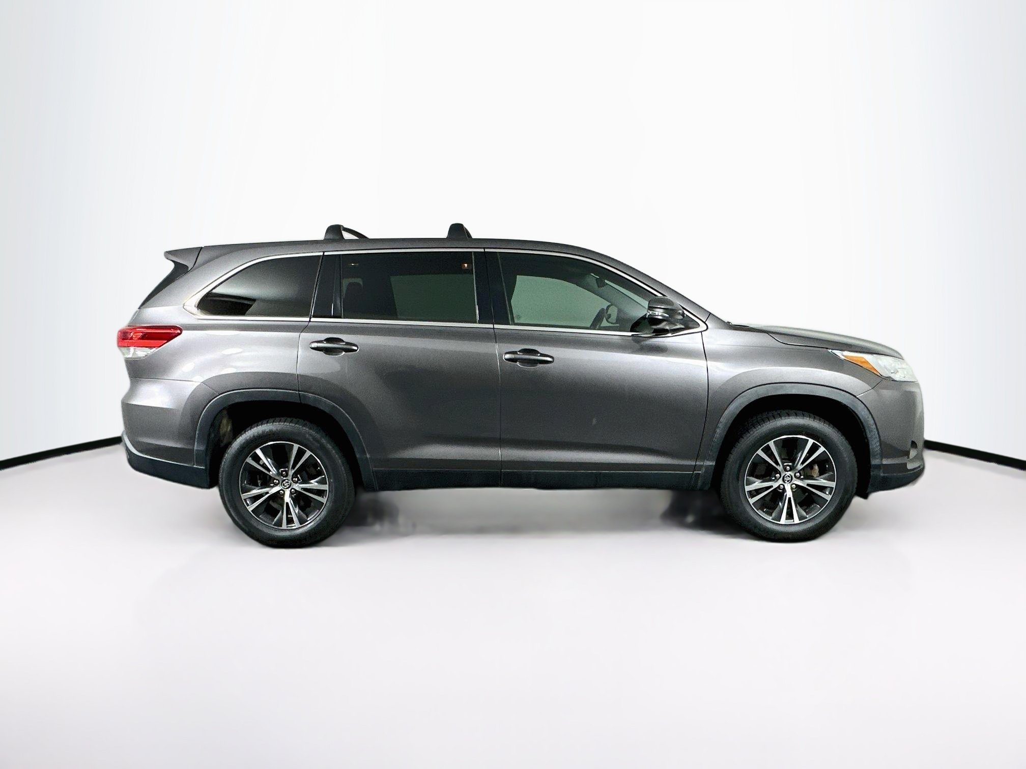 Used 2019 Toyota Highlander LE FWD image 10