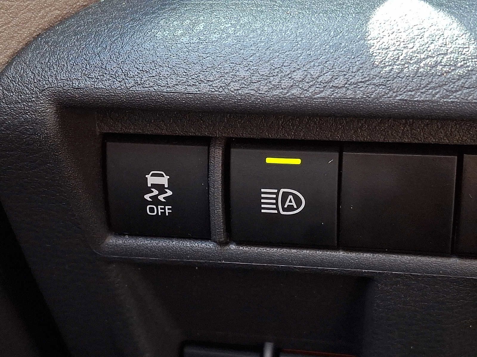 Used 2023 Toyota Sienna LE AWD/4WD image 19
