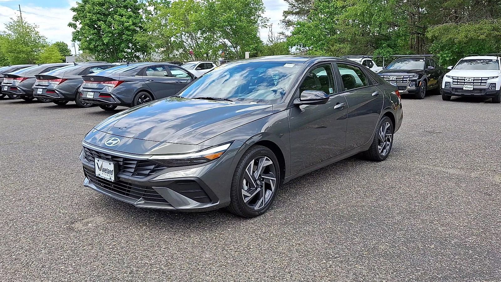 Used 2025 Hyundai Elantra Sport FWD image 4