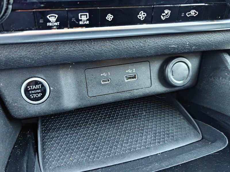 Used 2021 Nissan Rogue SV image 30