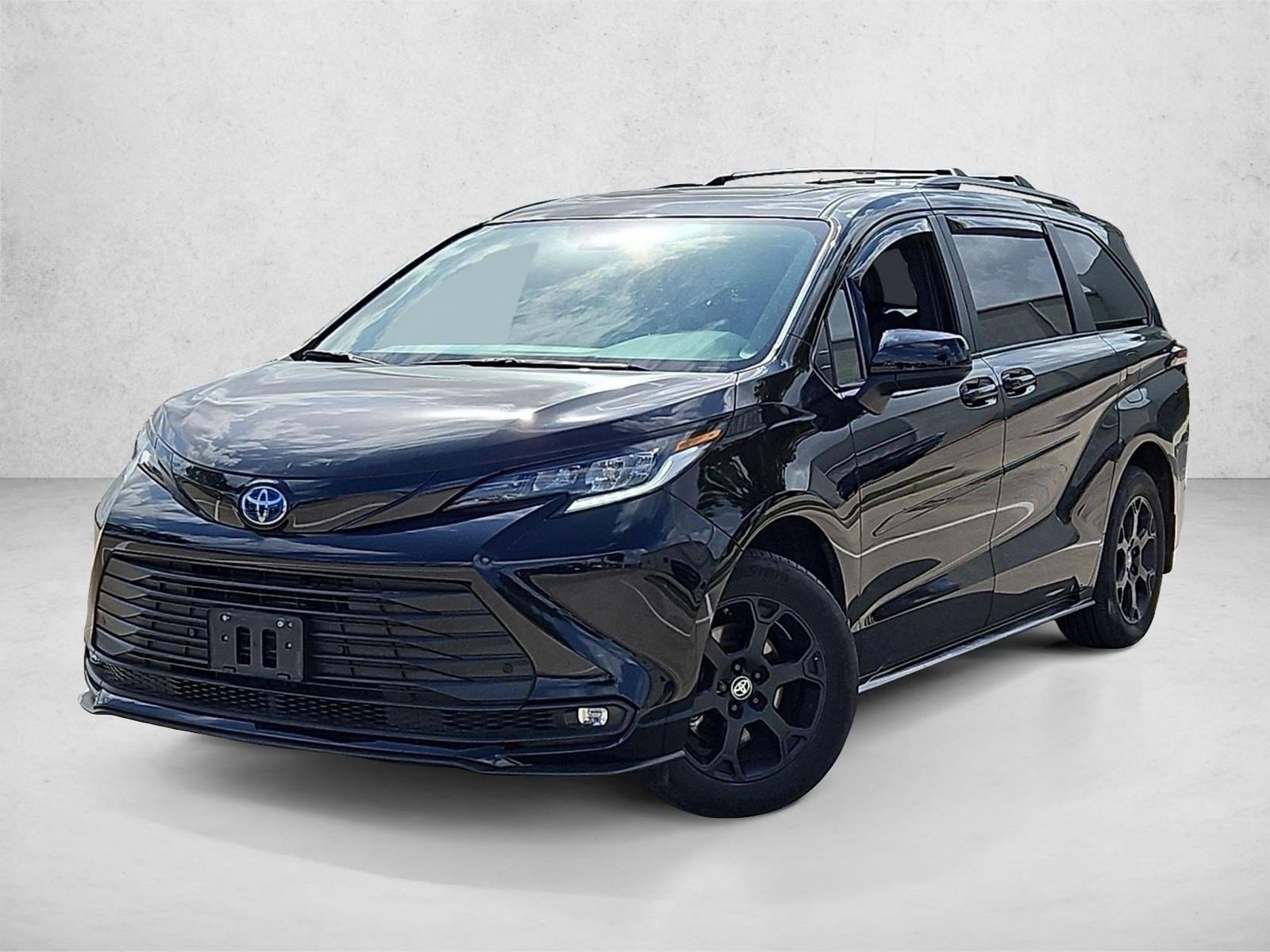 Used 2025 Toyota Sienna XLE Woodland Edition