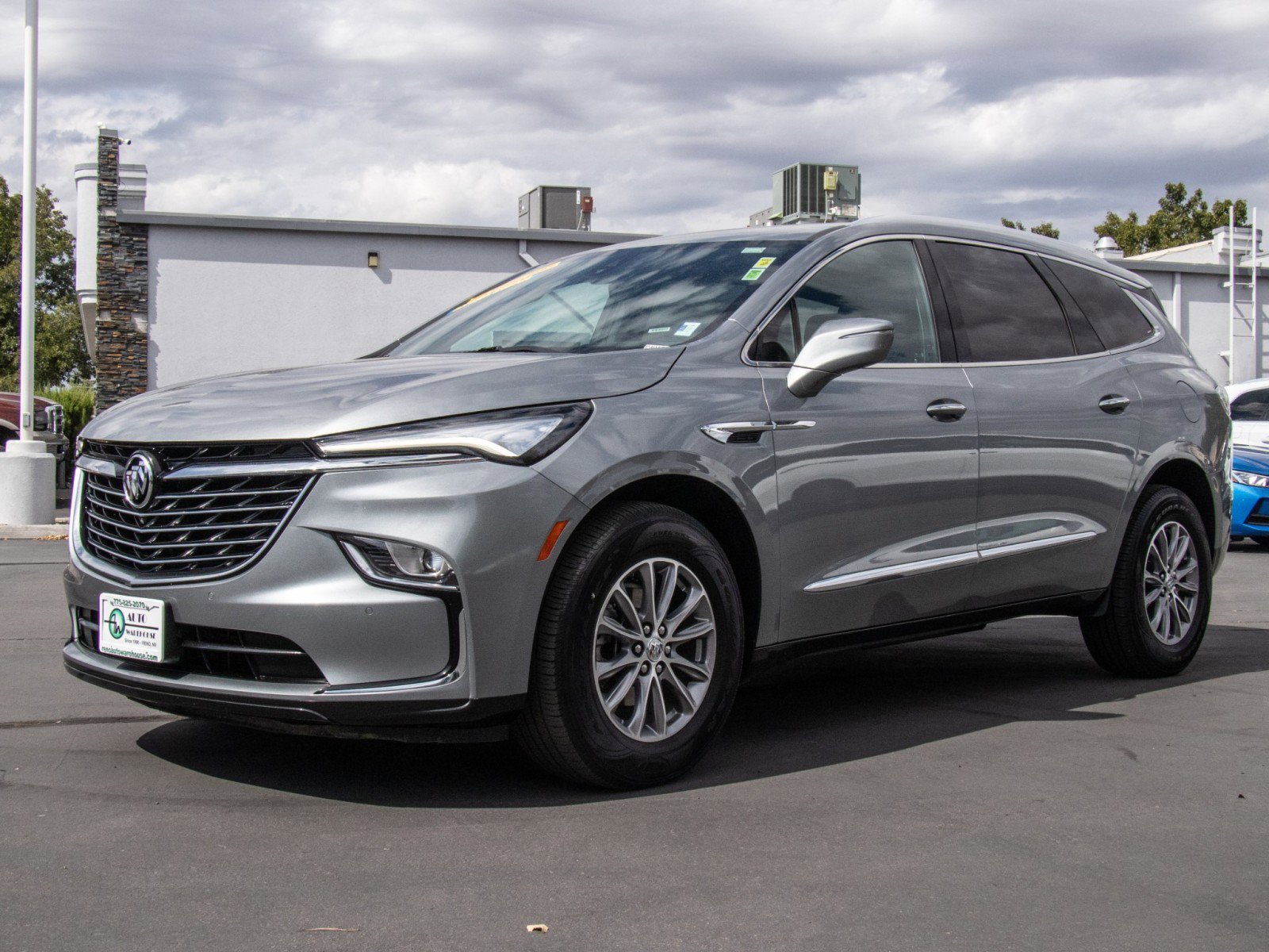 Used 2024 Buick Enclave Premium image 3