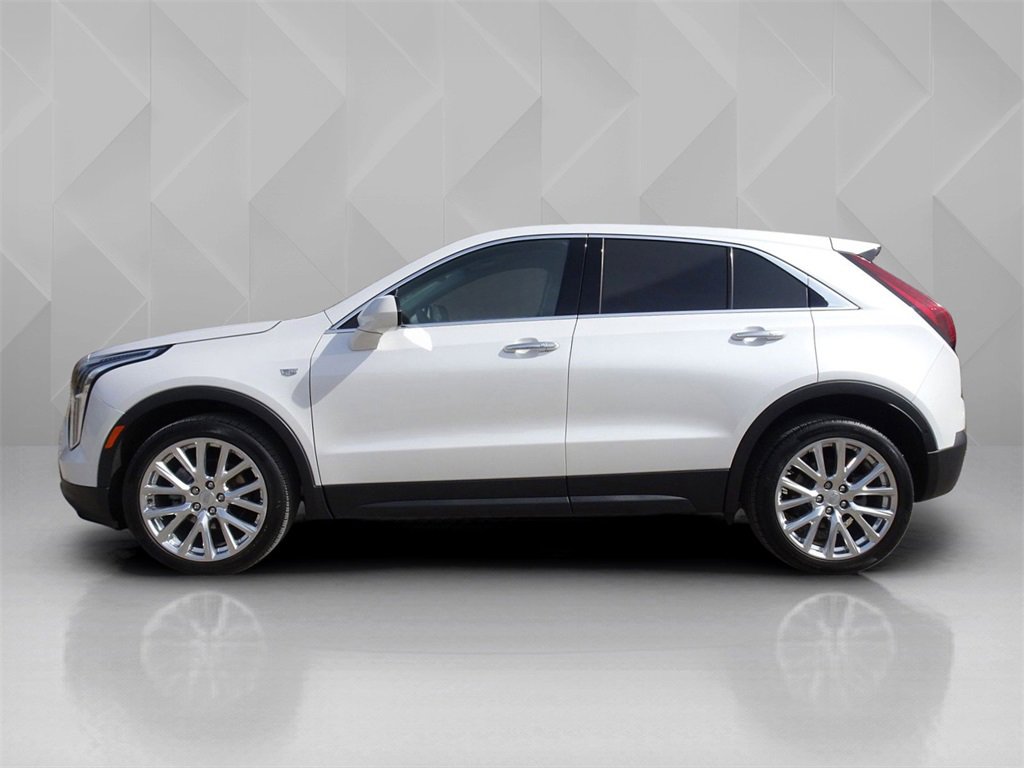 Certified 2022 Cadillac XT4 Luxury w/ Cold Weather Package image 2