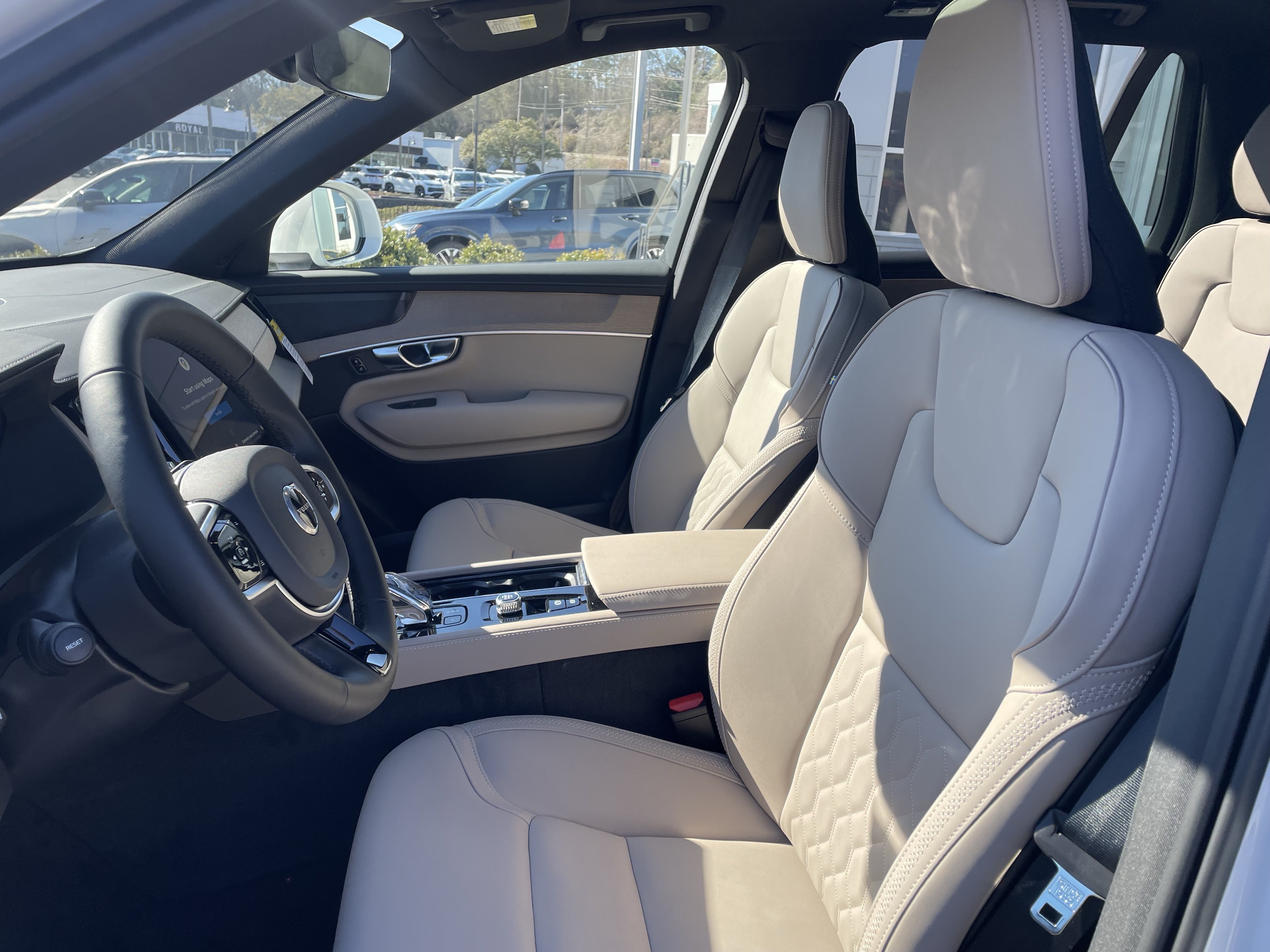 New 2026 Volvo XC90 T8 Plus w/ Protection Package Premier AWD/4WD image 13