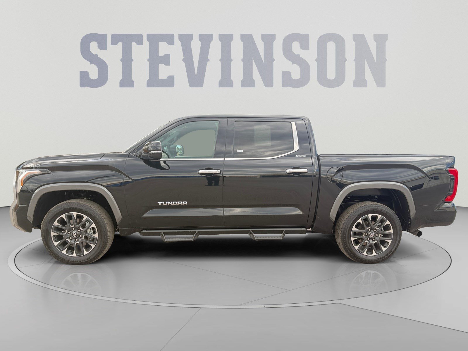 Used 2025 Toyota Tundra Limited AWD/4WD image 2