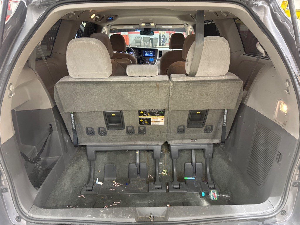 Used 2018 Toyota Sienna LE FWD image 45