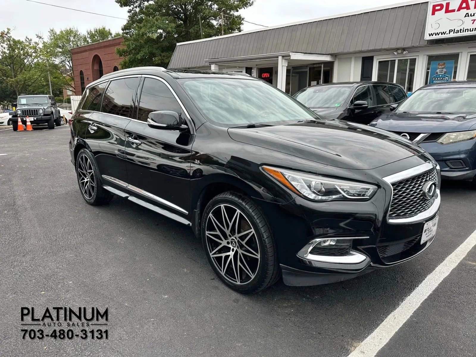 Used 2018 INFINITI QX60 AWD w/ Premium Package image 4