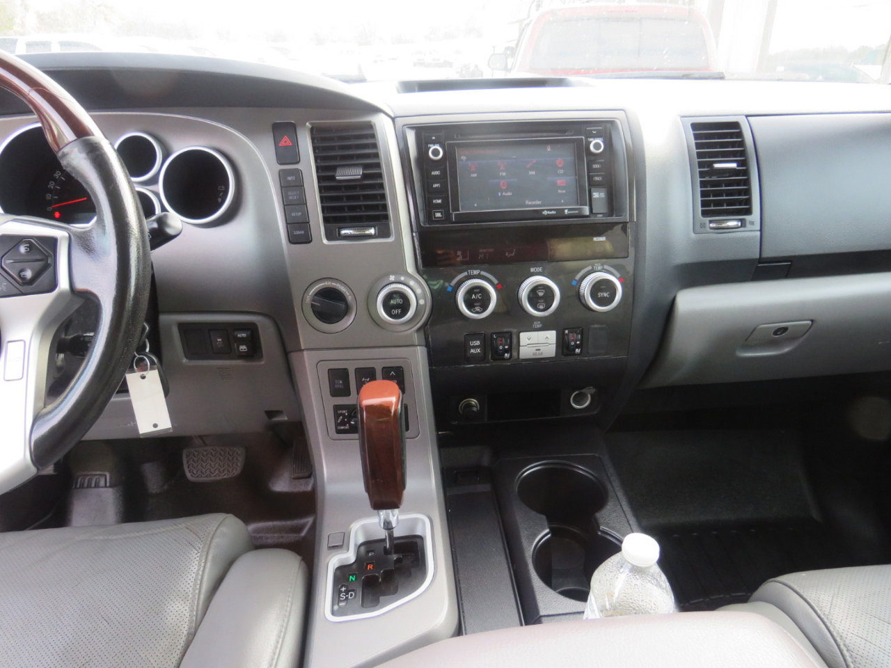 Used 2015 Toyota Sequoia Platinum image 18