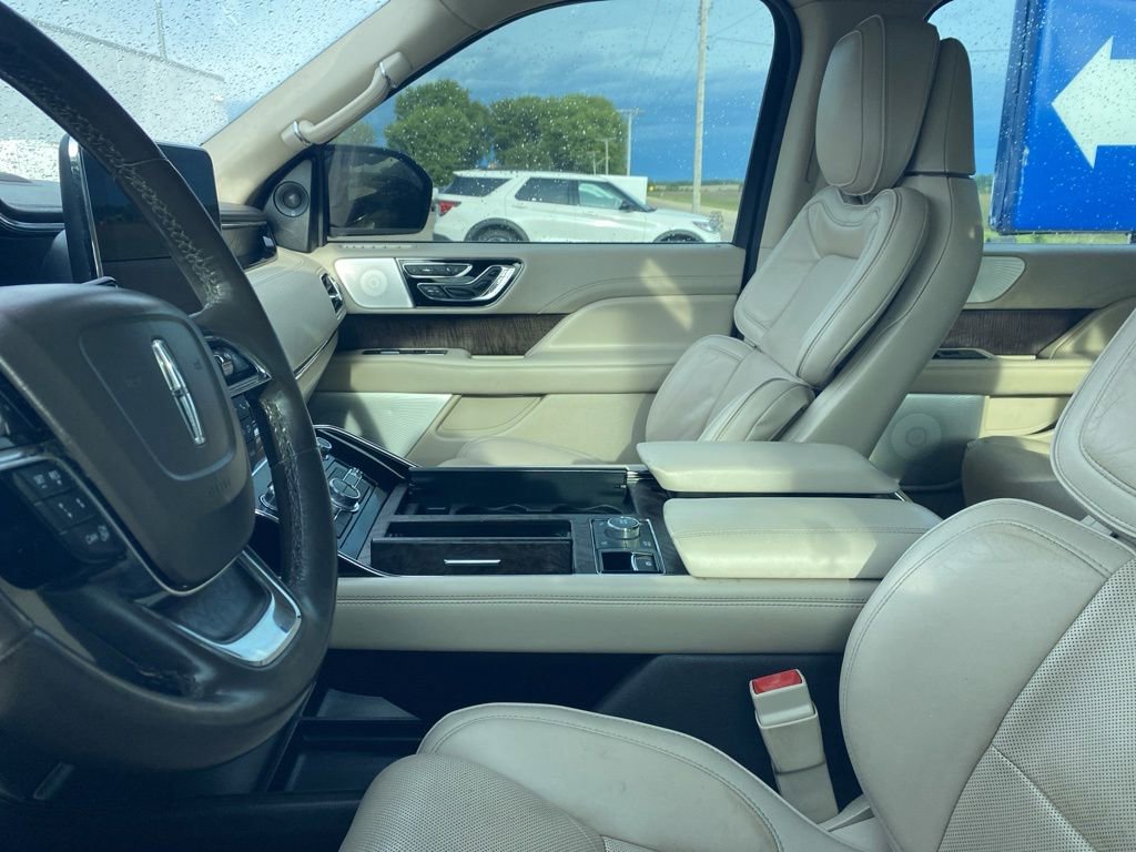 Used 2018 Lincoln Navigator Reserve w/ Technology Package AWD/4WD image 16