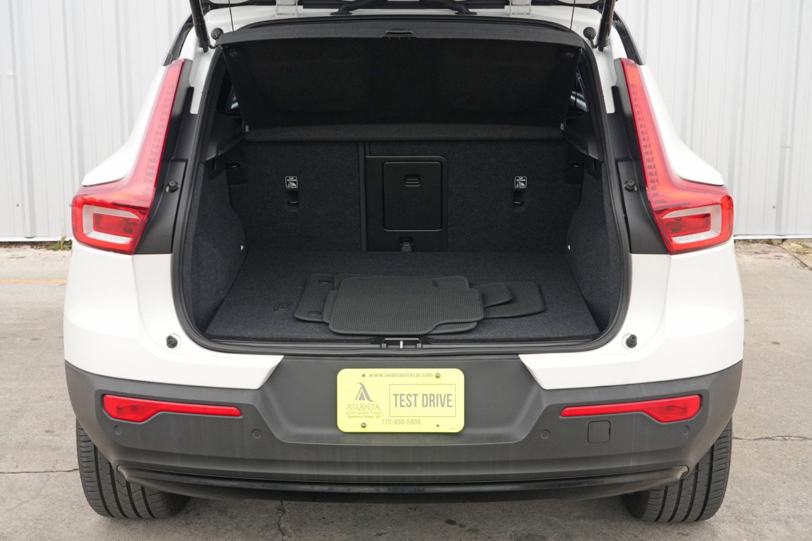 Used 2021 Volvo XC40 P8 Recharge w/ Advanced Package image 9