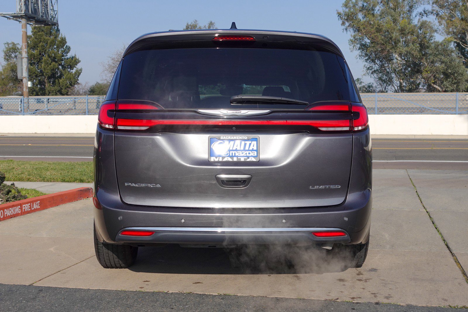 Used 2023 Chrysler Pacifica Limited image 6