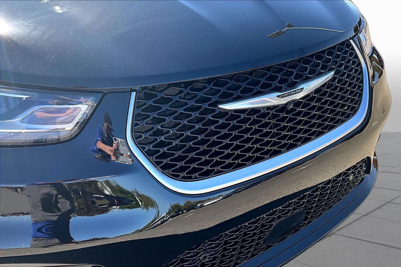Used 2025 Chrysler Pacifica Pinnacle FWD image 29