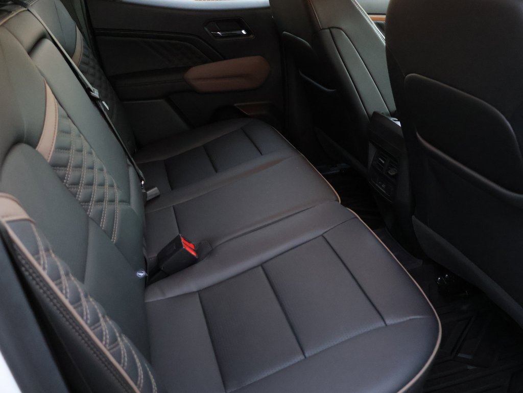 Used 2023 GMC Canyon Denali image 14