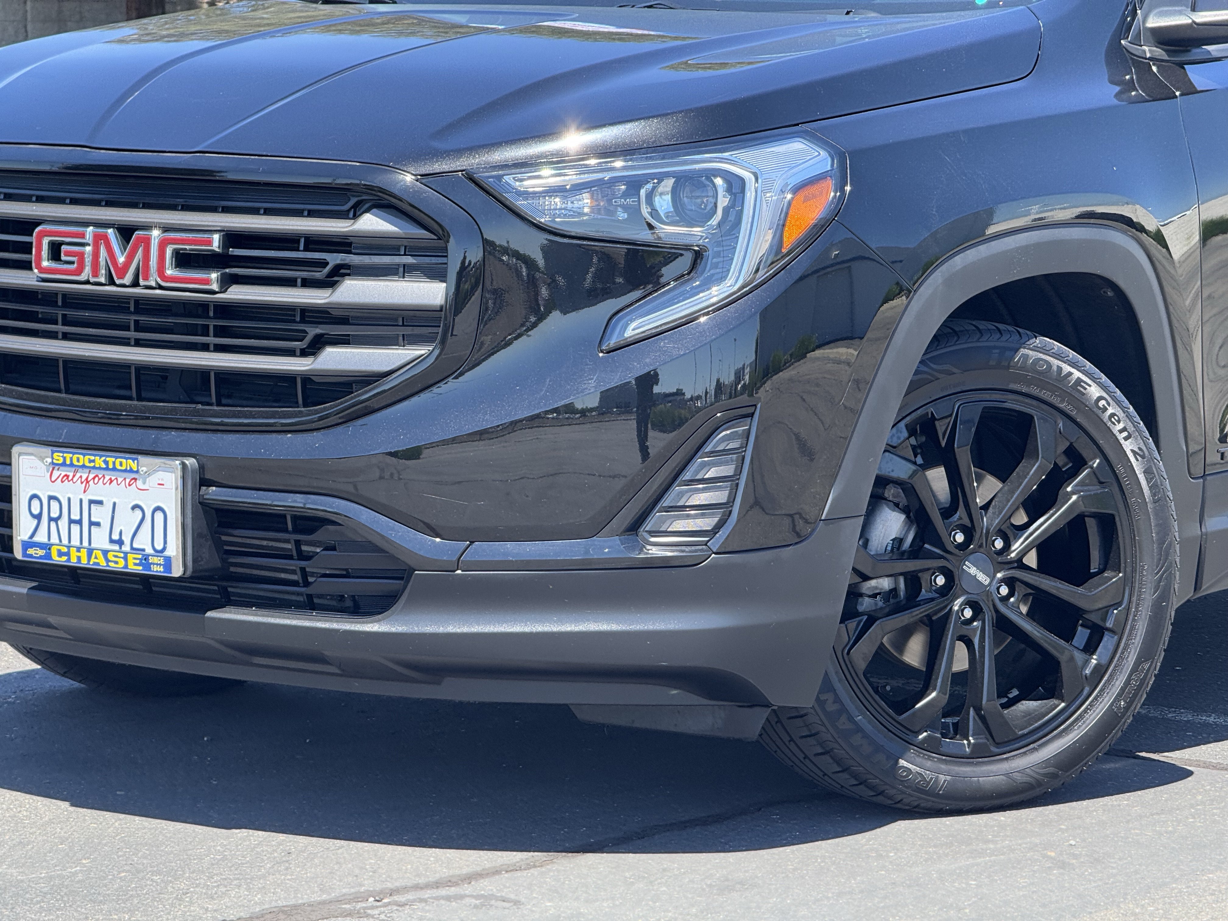 Used 2020 GMC Terrain SLE w/ Elevation Edition FWD image 3