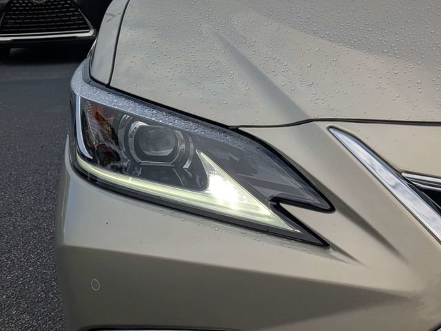 Certified 2025 Lexus ES 300h w/ Premium Package FWD image 11