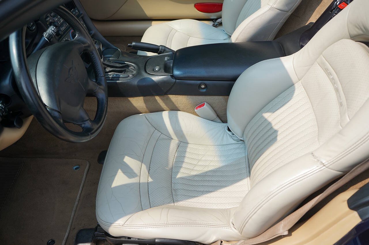 Used 2000 Chevrolet Corvette Convertible RWD image 16