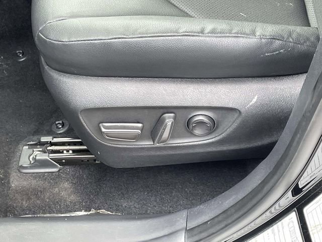 Used 2025 Toyota Grand Highlander AWD image 16