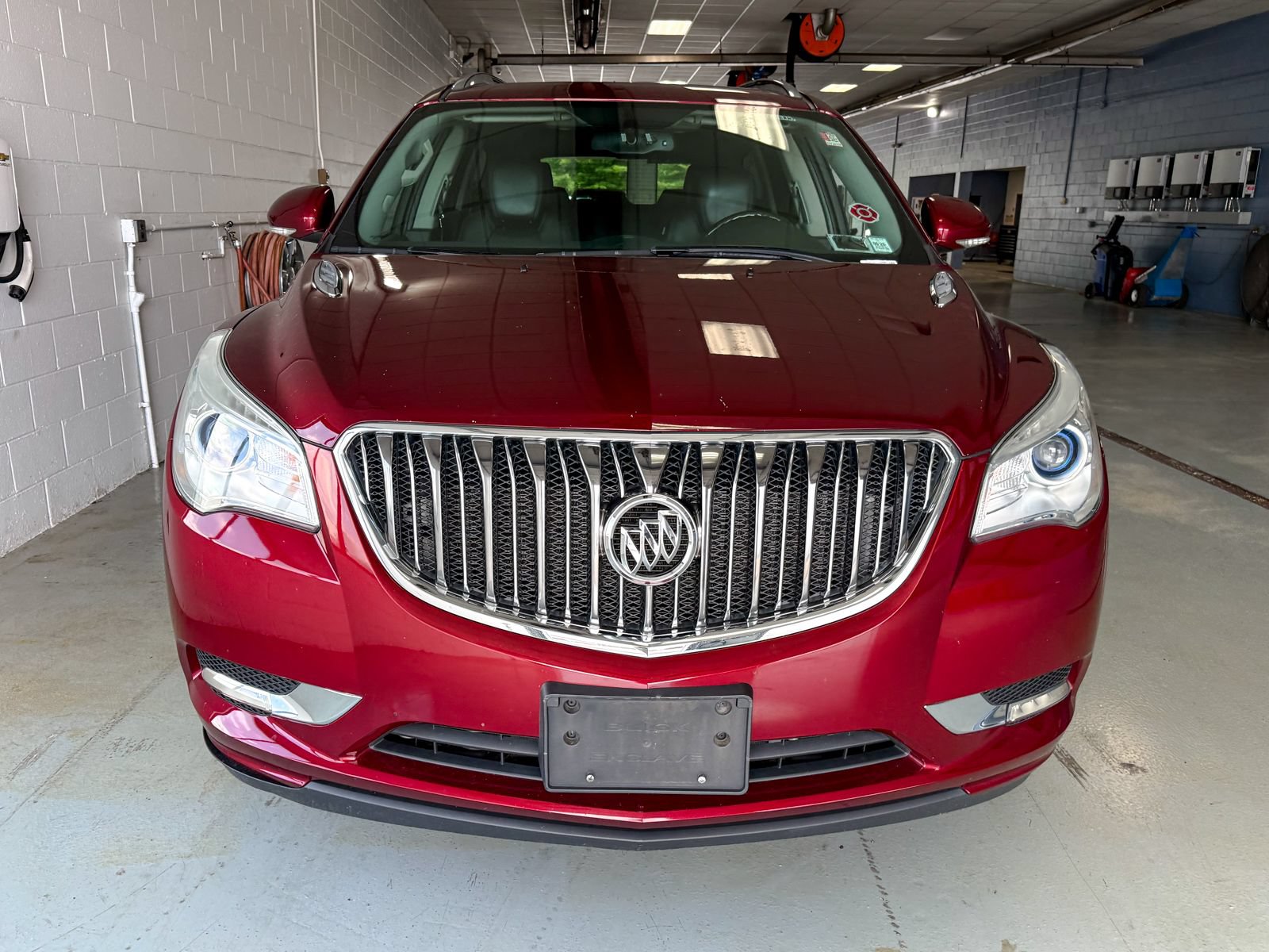 Used 2017 Buick Enclave Leather AWD/4WD image 2