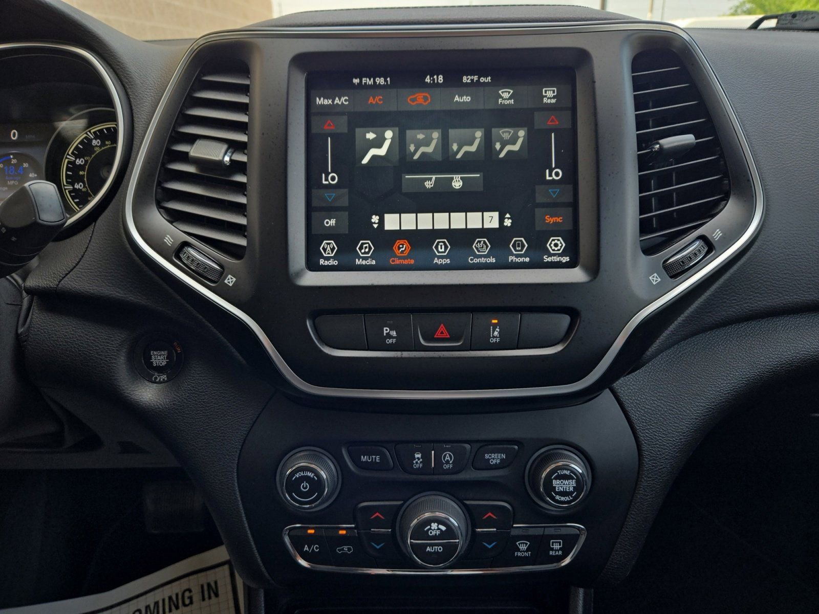 Used 2021 Jeep Cherokee Latitude Lux w/ Comfort/Convenience Group FWD image 10