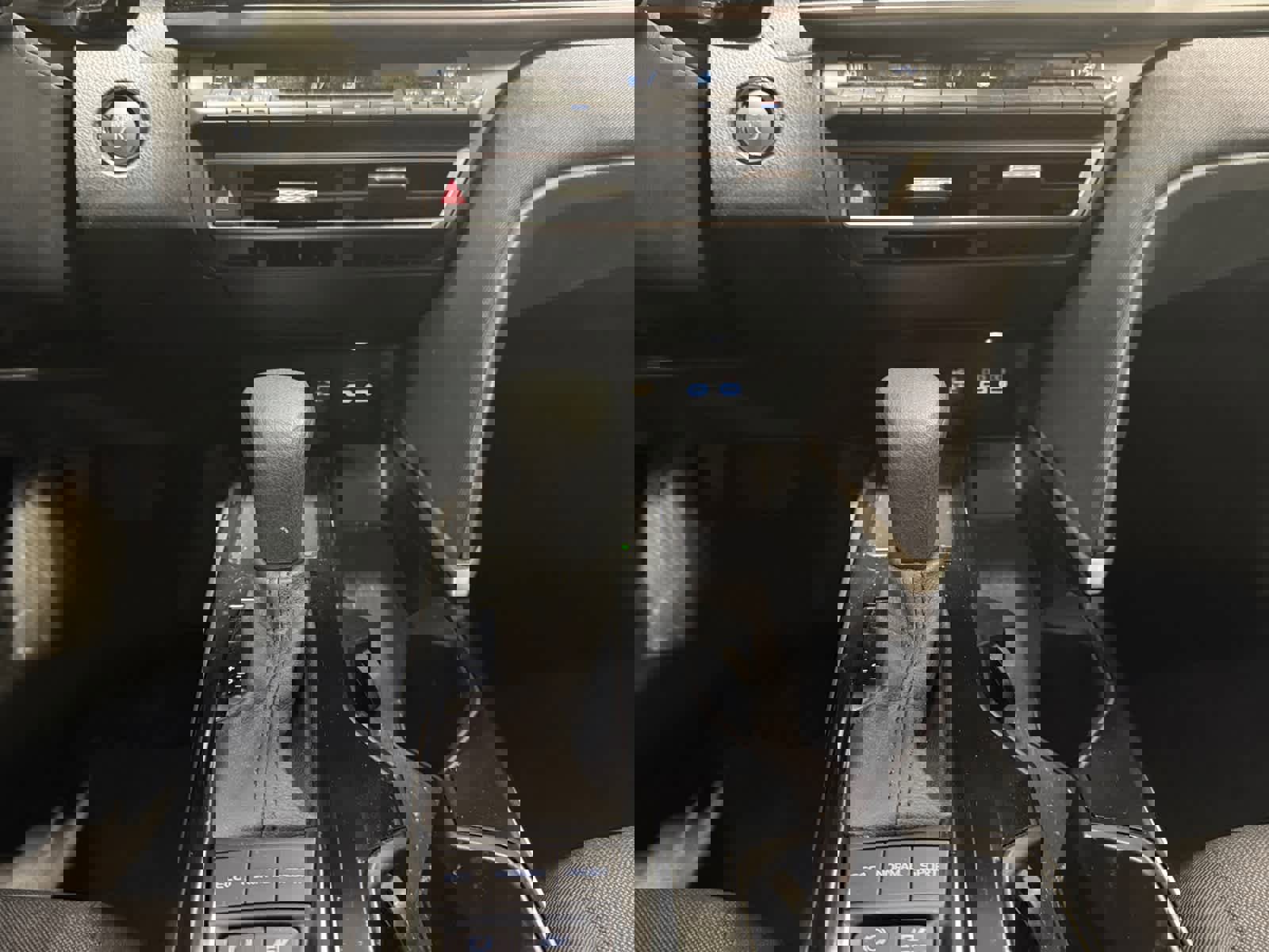 Used 2025 Toyota Camry LE image 12