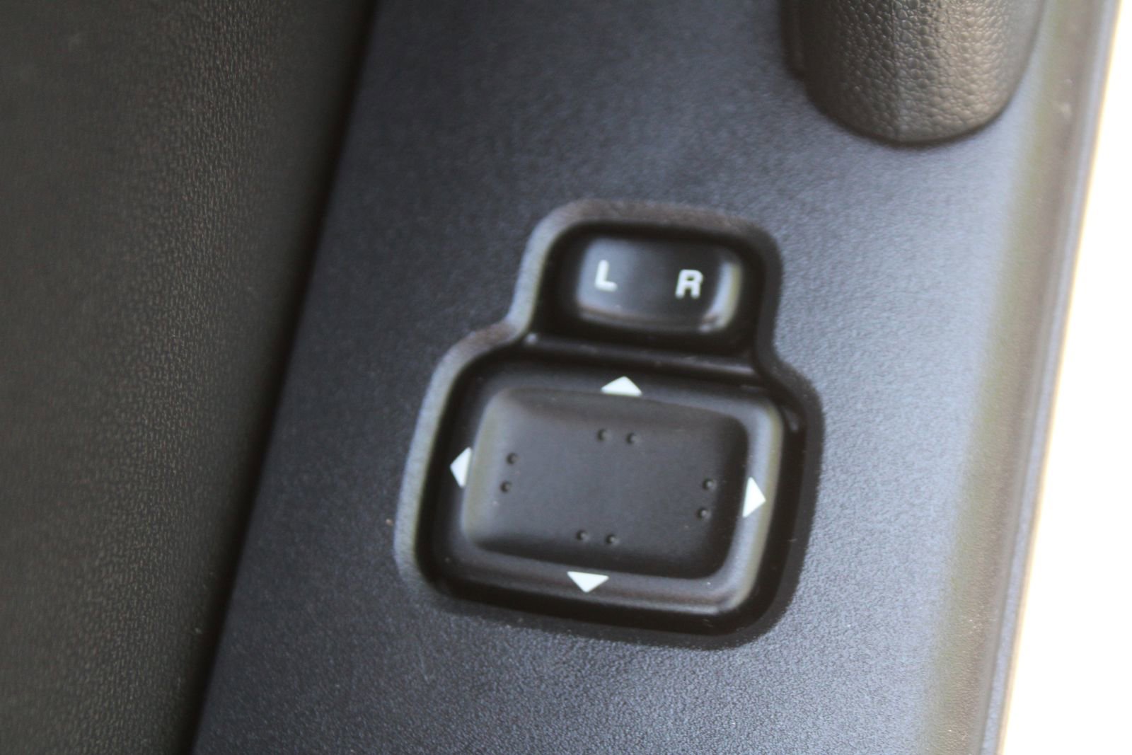 Used 2009 MAZDA MX-5 Miata Sport RWD image 32