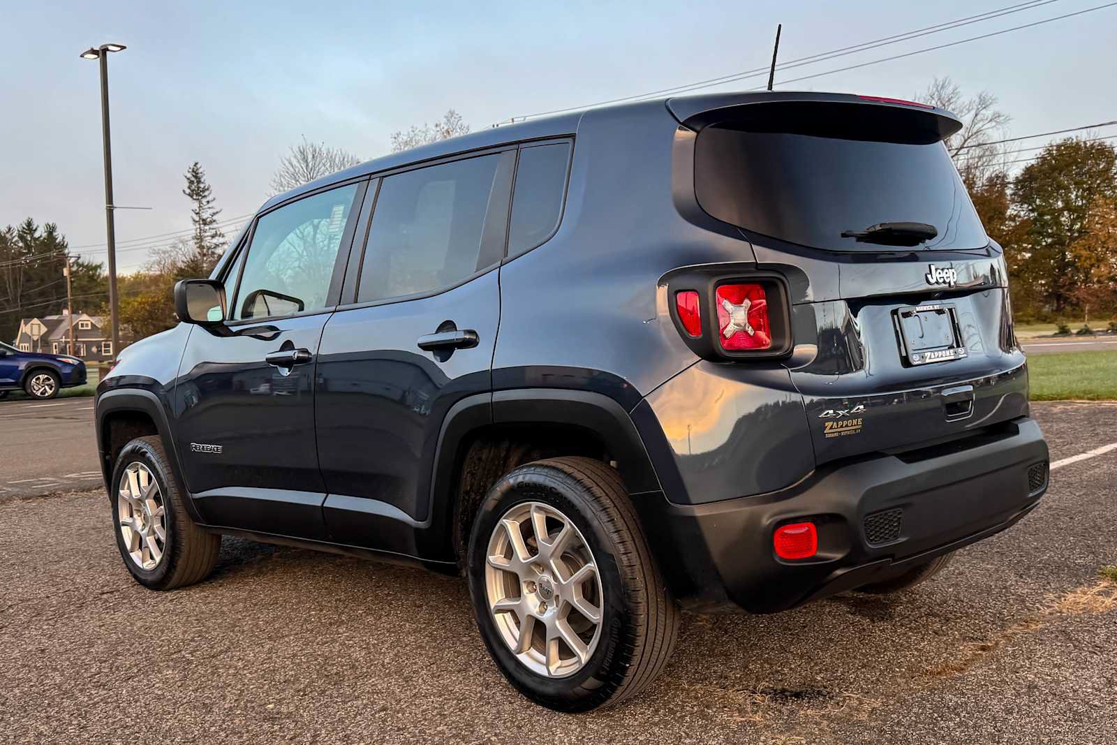 Used 2023 Jeep Renegade Latitude AWD/4WD image 5