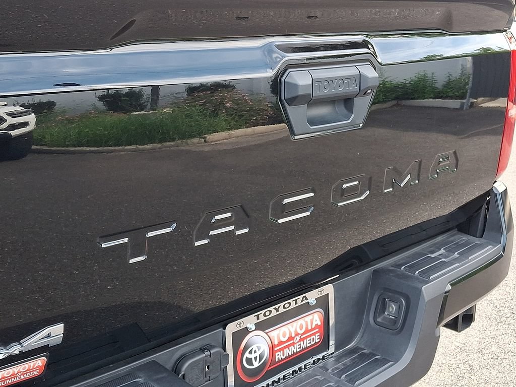 Certified 2026 Toyota Tacoma SR5 AWD/4WD image 32