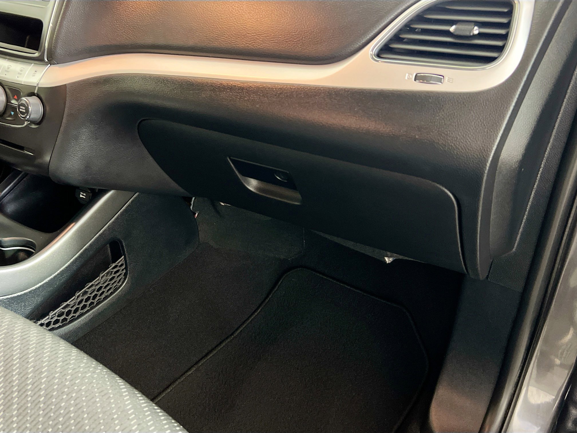 Used 2018 Dodge Journey SE image 35