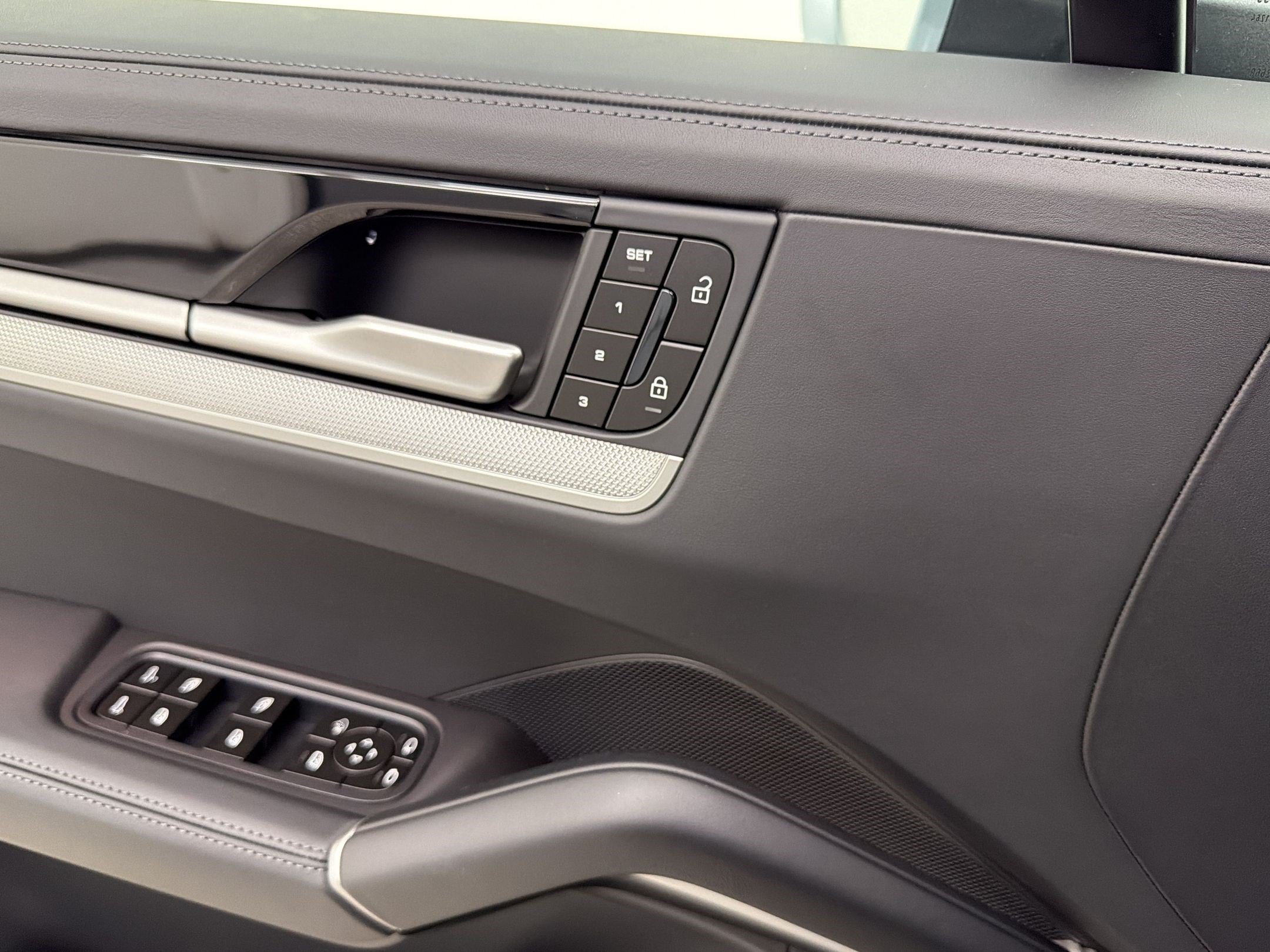New 2026 Porsche Cayenne Coupe AWD/4WD image 31