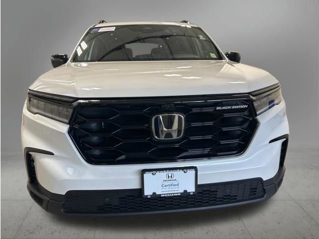 Certified 2025 Honda Pilot Black Edition image 3