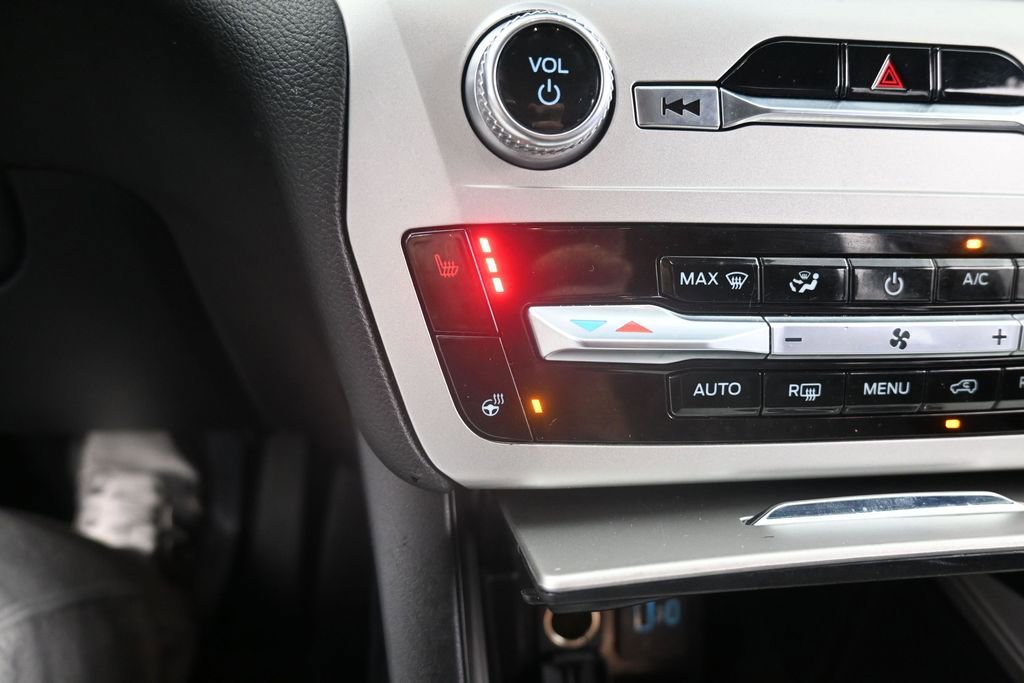 Used 2022 Ford Explorer XLT w/ Equipment Group 202A RWD image 33