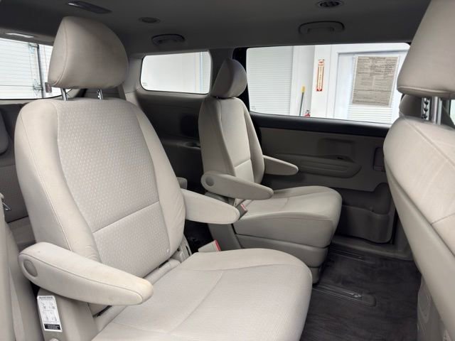 Used 2018 Kia Sedona L image 12