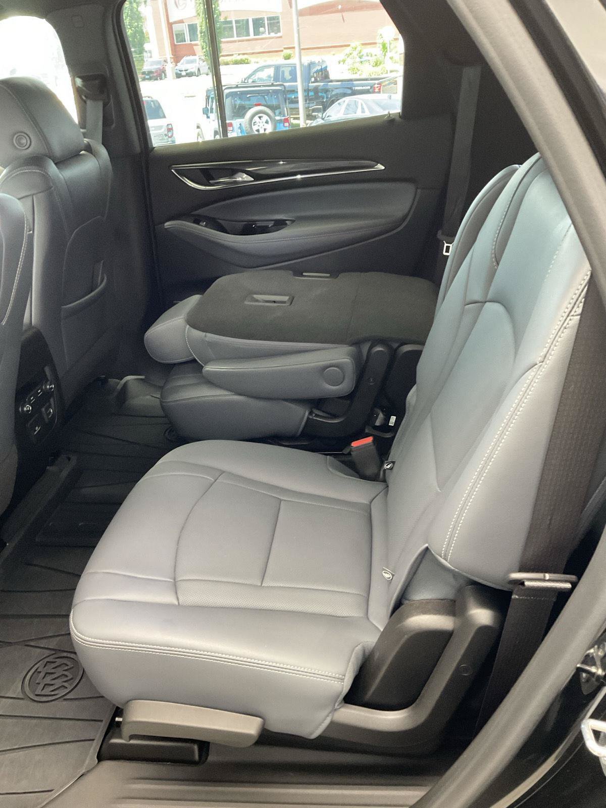 Used 2024 Buick Enclave Essence w/ Experience Buick Package AWD/4WD image 9