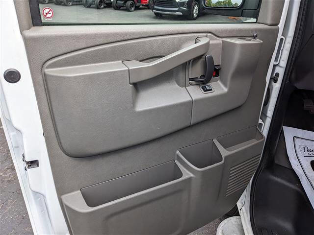 Used 2024 GMC Savana 2500 w/ Driver Convenience Package image 10