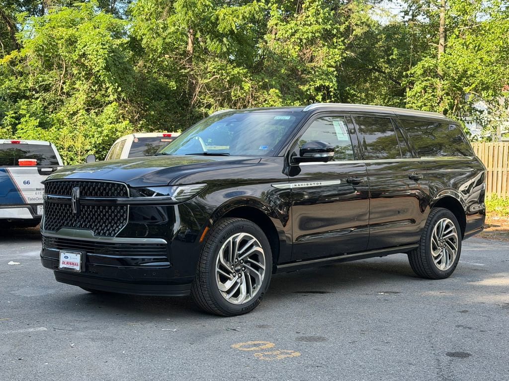 New 2026 Lincoln Navigator L Reserve AWD/4WD image 3