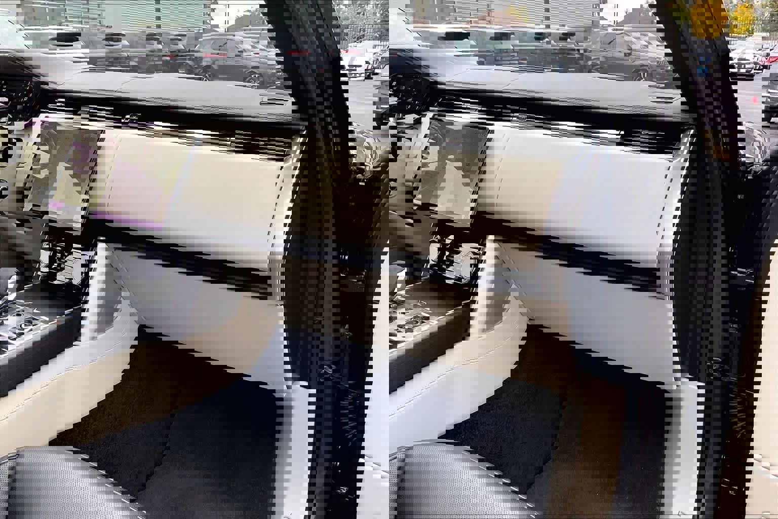 Used 2023 Land Rover Range Rover Autobiography image 17