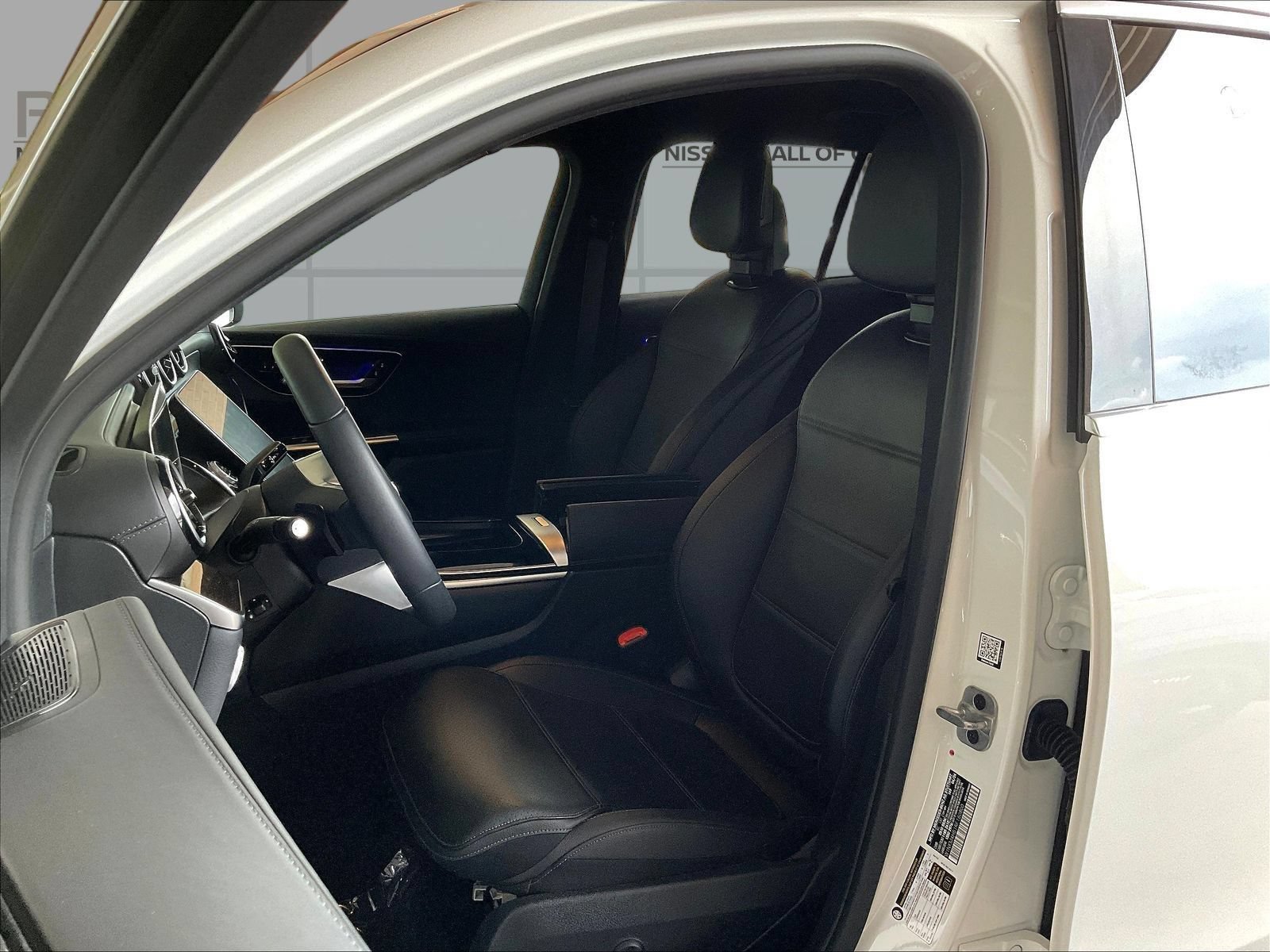 Used 2024 Mercedes-Benz GLC 300 4MATIC image 23