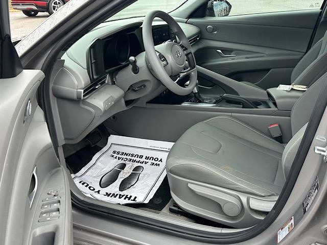 Used 2023 Hyundai Elantra SEL image 11