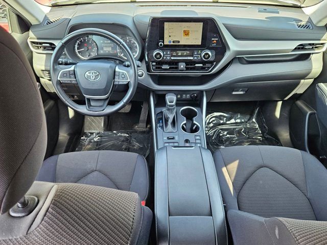 Used 2024 Toyota Highlander LE image 27