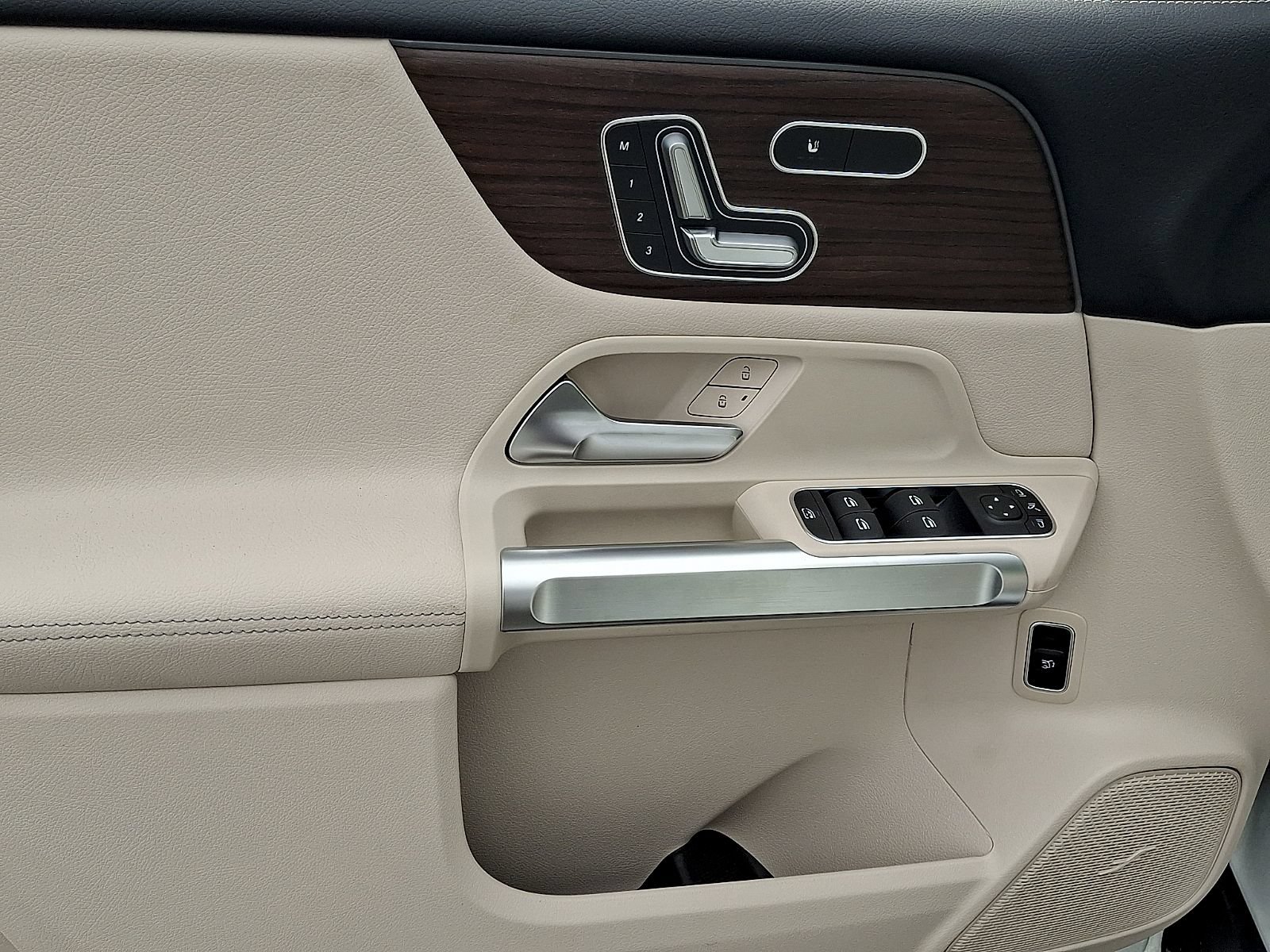 New 2026 Mercedes-Benz GLB 250 4MATIC image 8