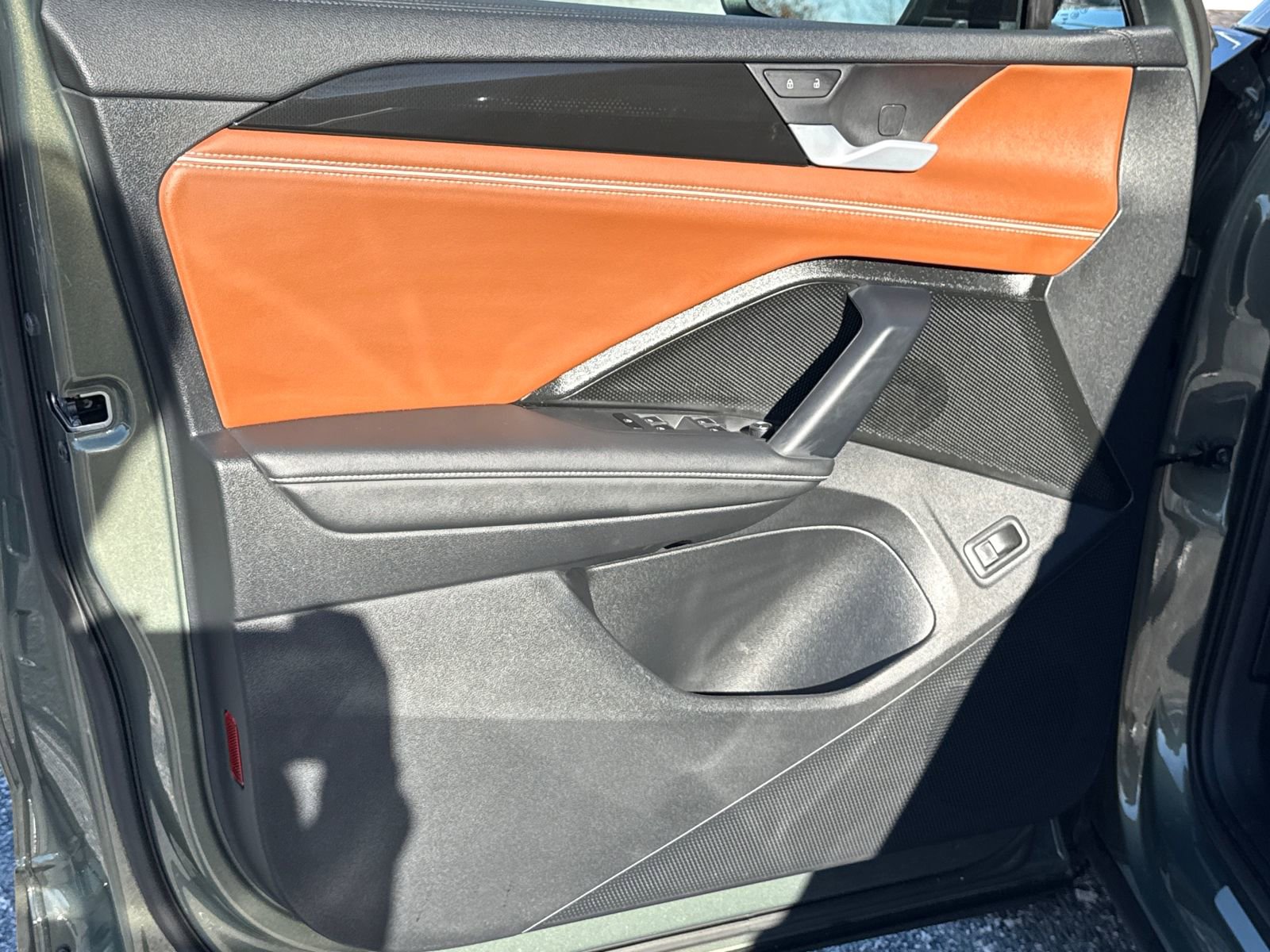 Certified 2025 Volkswagen Tiguan SEL R-Line image 11