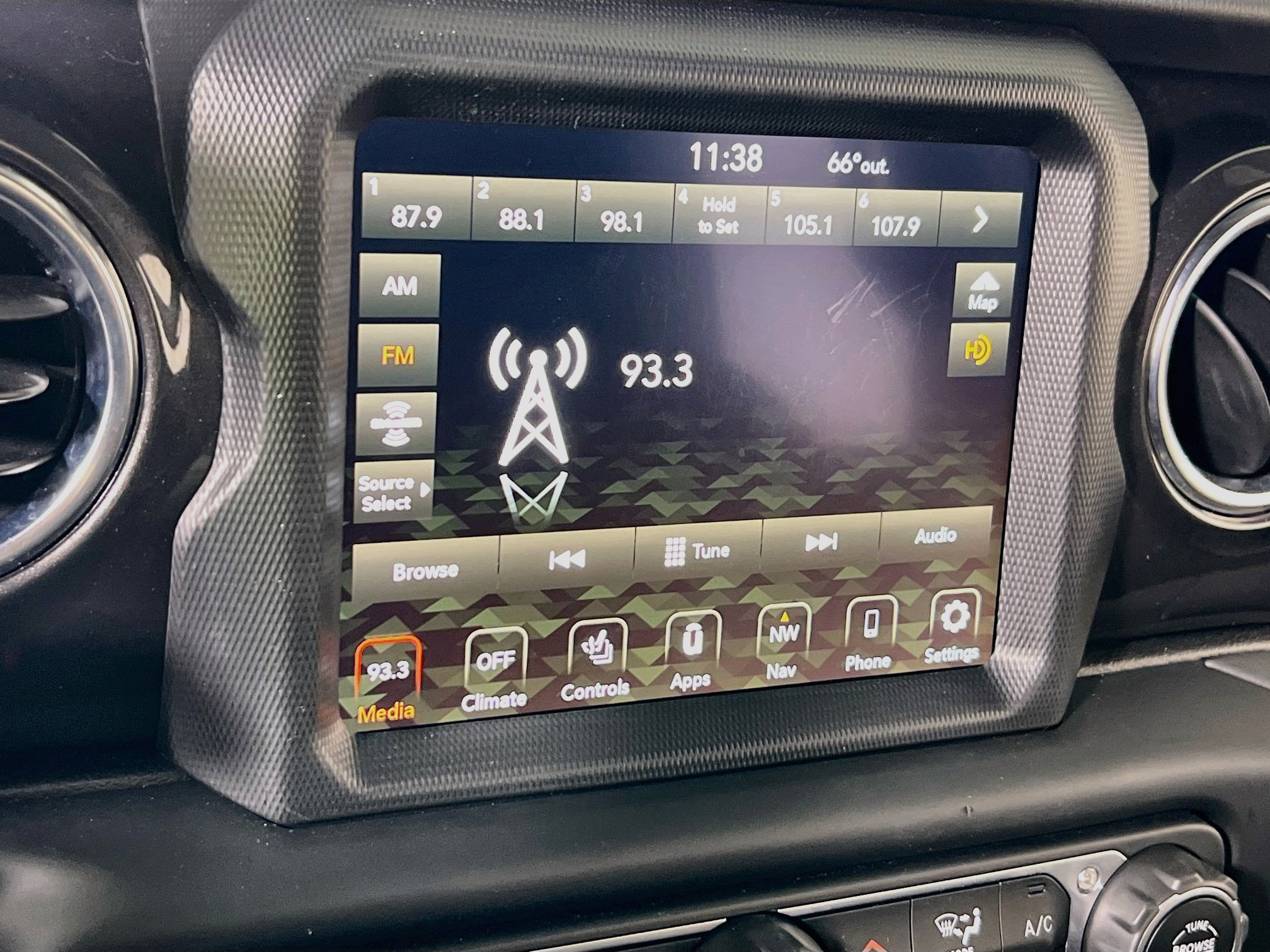 Used 2021 Jeep Wrangler Unlimited Sahara AWD/4WD image 14
