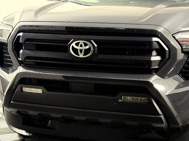 Used 2024 Toyota Tacoma SR5 AWD/4WD image 12