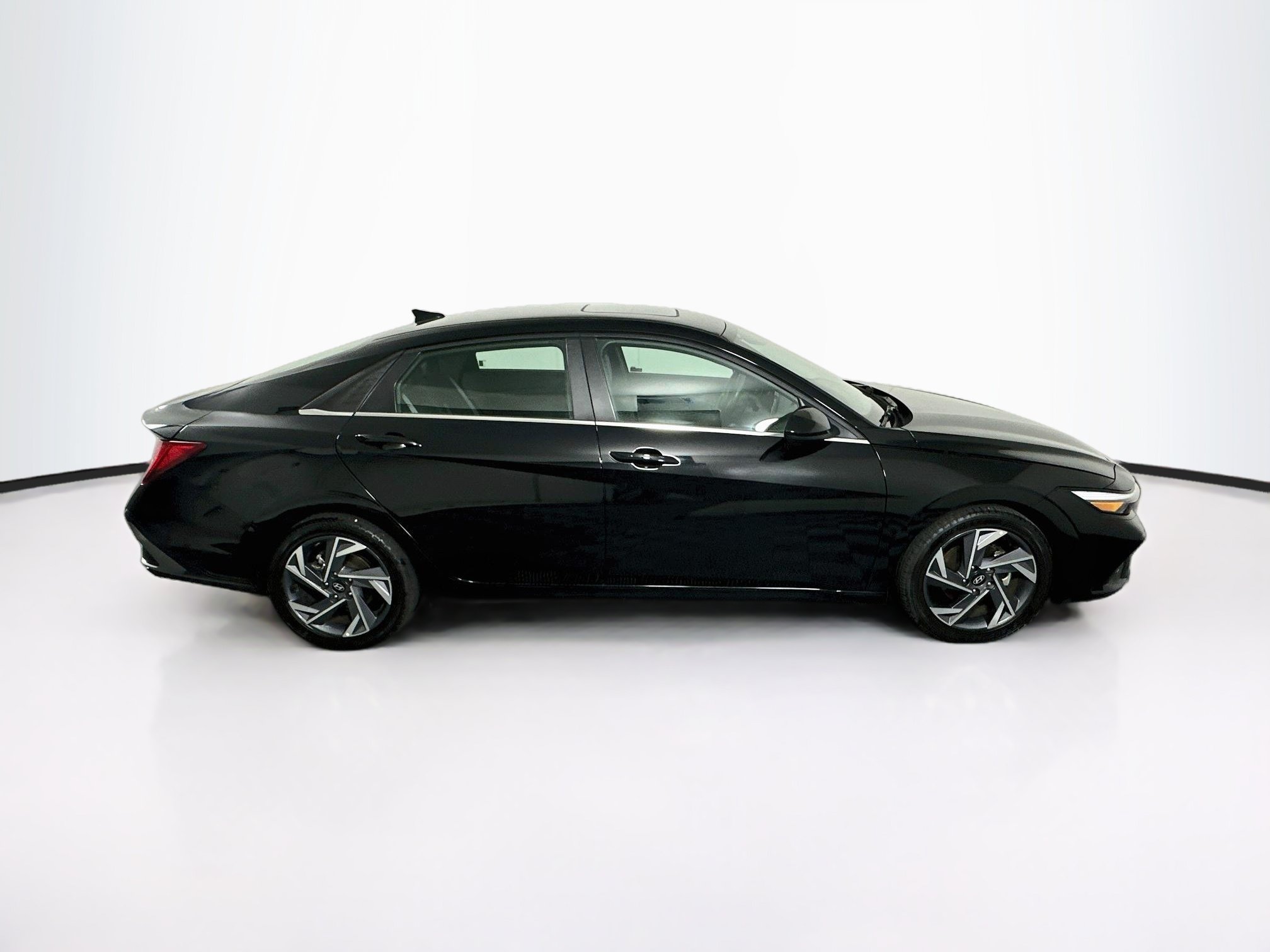 Used 2025 Hyundai Elantra SEL FWD image 10
