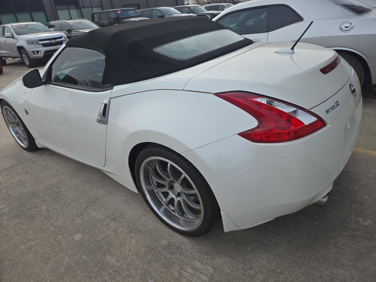 Used 2016 Nissan 370Z Touring RWD image 5