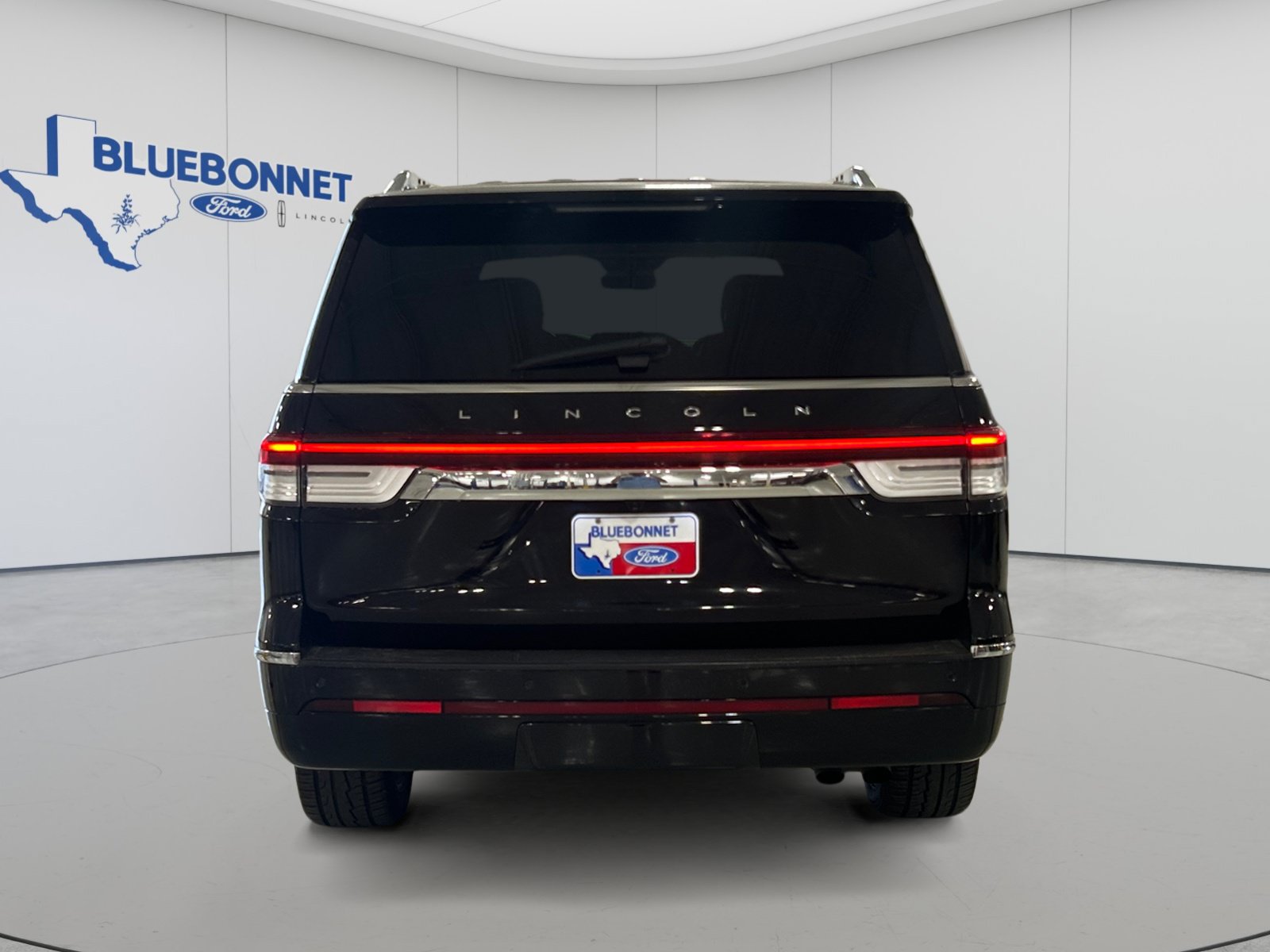 Used 2024 Lincoln Navigator L 4WD image 5