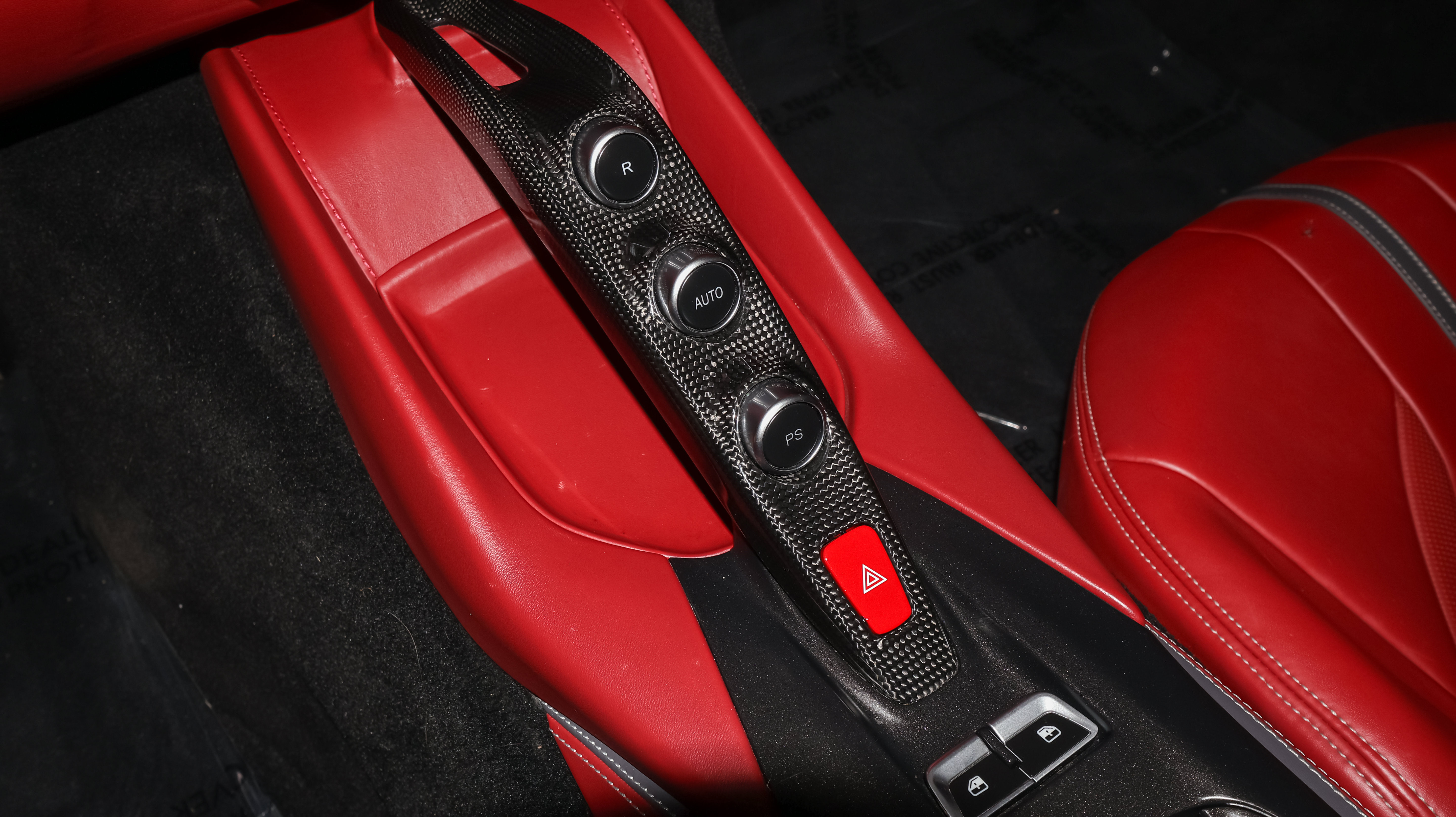 Used 2019 Ferrari 812 Superfast RWD image 31