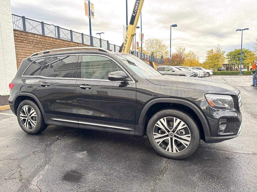 Used 2025 Mercedes-Benz GLB 250 4MATIC image 8